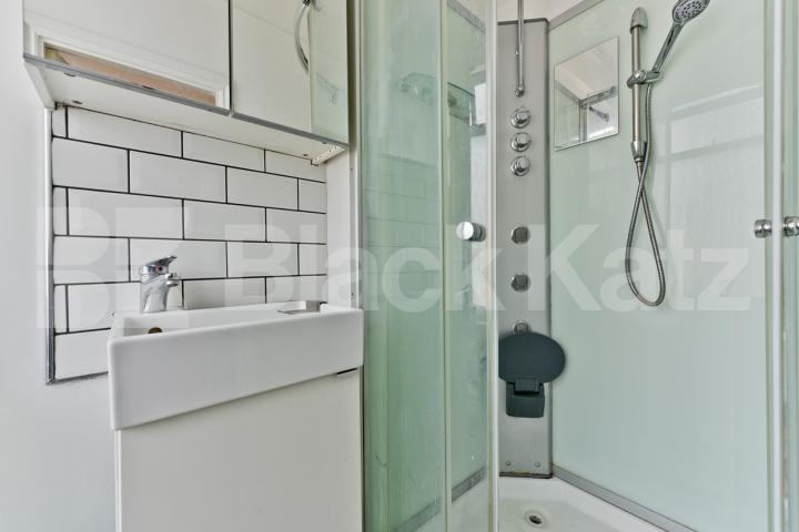 All Bills Included, duplex studio with roof terrace Lavender Hill, Clapham